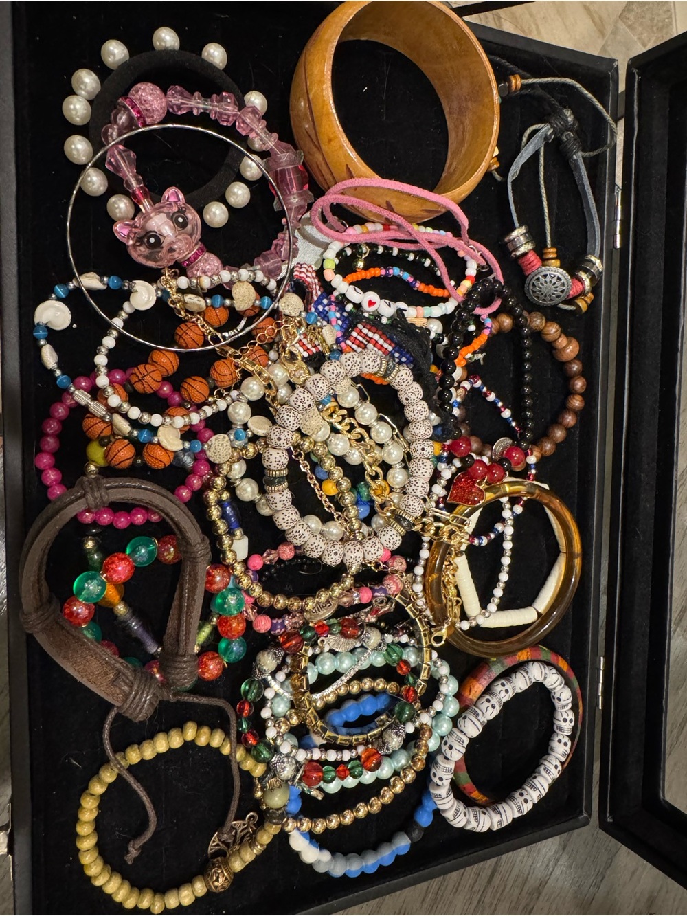 Large Mixed Costume Jewelry Bracelet Lot Beaded Stretch Bangle Fashion Assorted